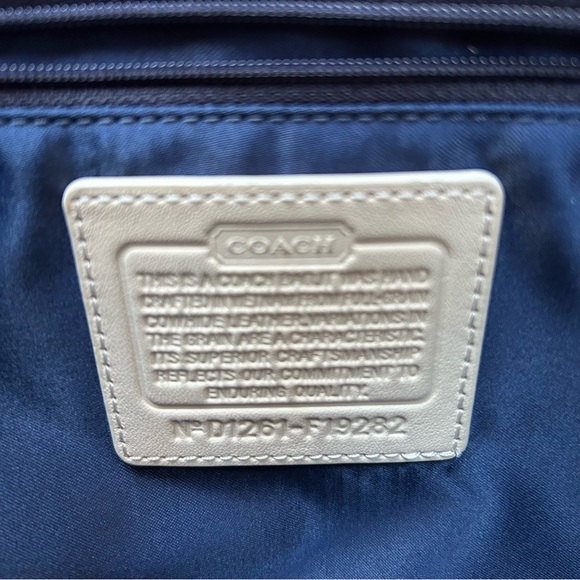 Coach patent leather handbag - Picture 9 of 13